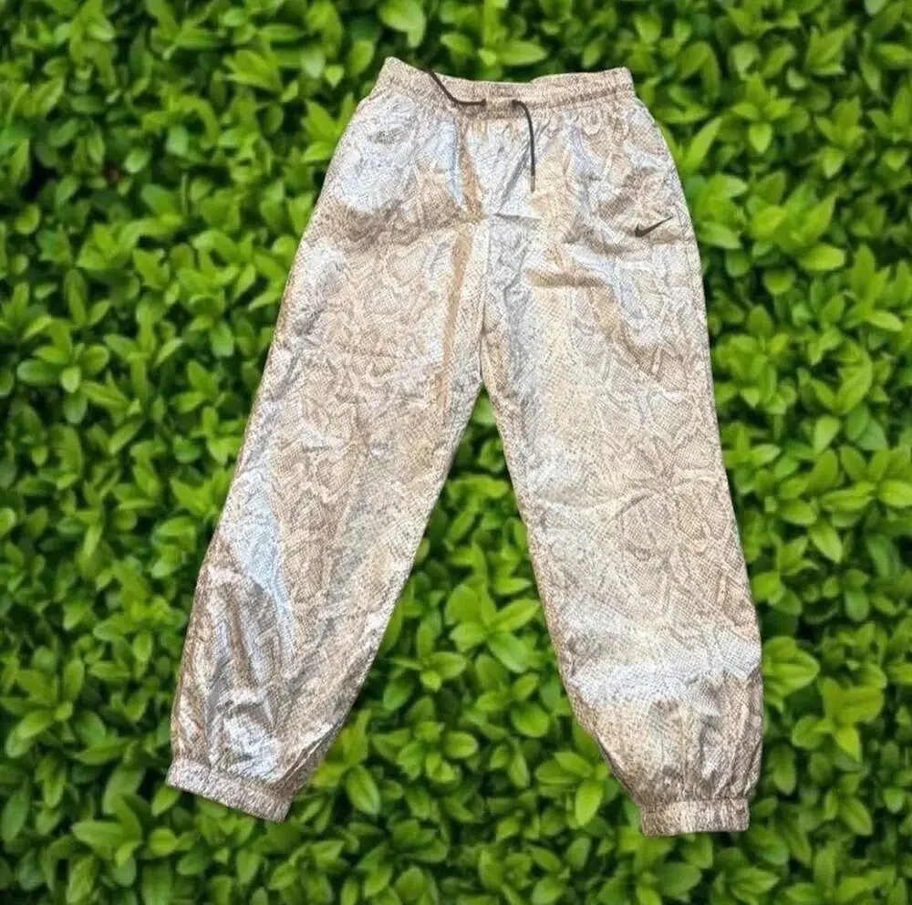 Nike Women's Python Snakeskin Print Woven Jogger Pants CJ6437-100 - Picture 1 of 3